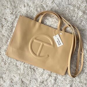 ✰ medium telfar ✰